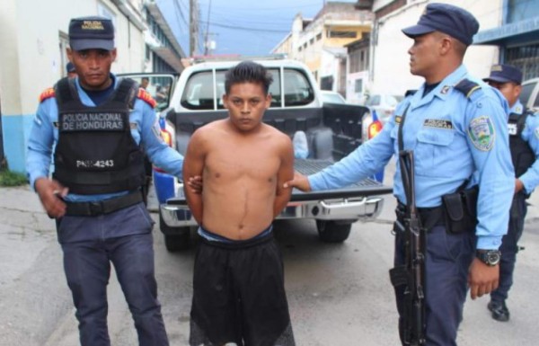 Capturan a un supuesto marero con un fusil Ak 47 en La Lima