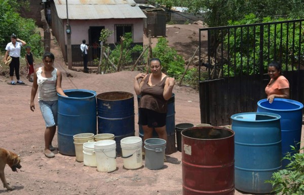 Hondureños flagelados por cortes de electricidad y agua por sequía