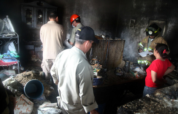 Cortocircuito provoca incendio de una casa en San Pedro Sula
