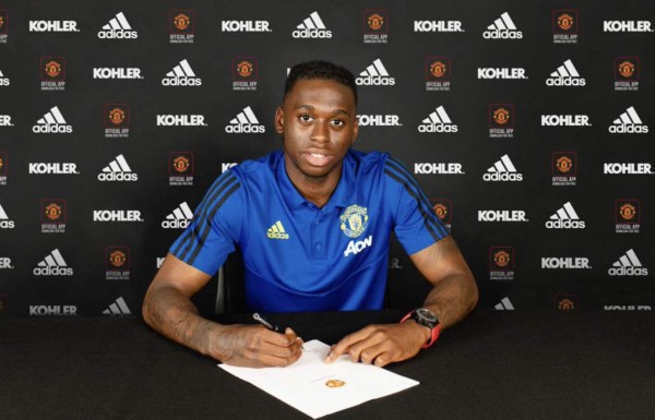 Manchester United anuncia fichaje de joven defensor