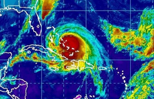 Alerta en EUA: Huracán Joaquín sube a categoría 4