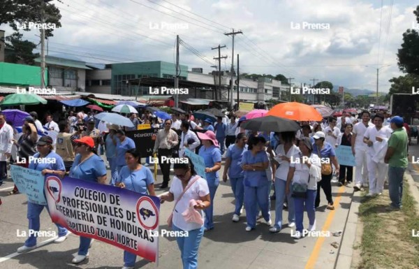 Médicos y enfermeras inician marcha en San Pedro Sula