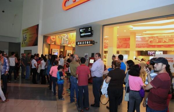 Los minions enamoran a niños y adultos en premier