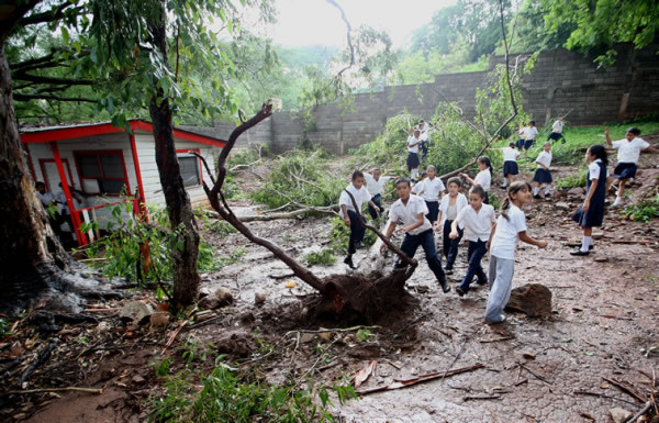 Lluvias y rayos se ensañan contra Tegucigalpa