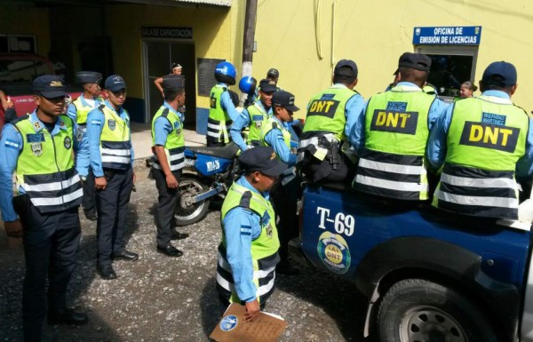 Llegan a La Ceiba 100 nuevos policías tras sorpresiva remoción