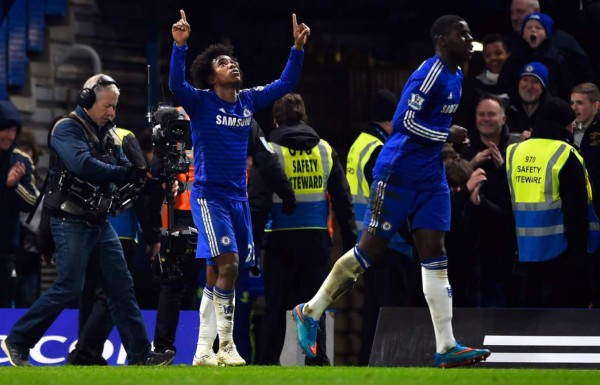 El Chelsea vence en el final al Everton y mantiene su ventaja