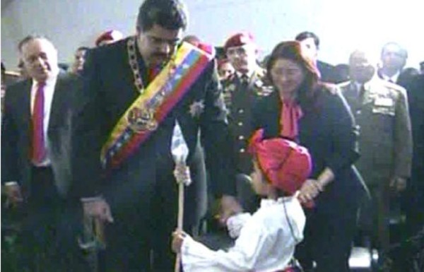 'Mi escuela no tiene techo', el reclamo de una niña a Maduro