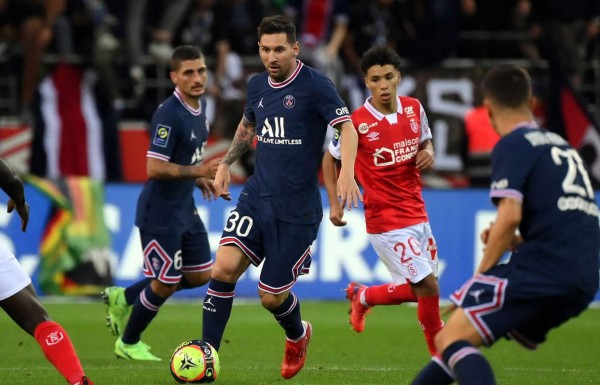Lionel Messi en su debut con el PSG contra el Reims. Foto AFP