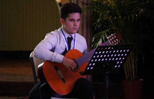 Rindieron tributo al romanticismo en San Pedro Sula