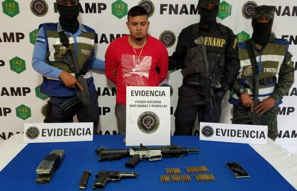 Capturan a supuesto sicario con un fusil de asalto R15