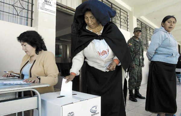 Correa promete ajustes suaves de reformas