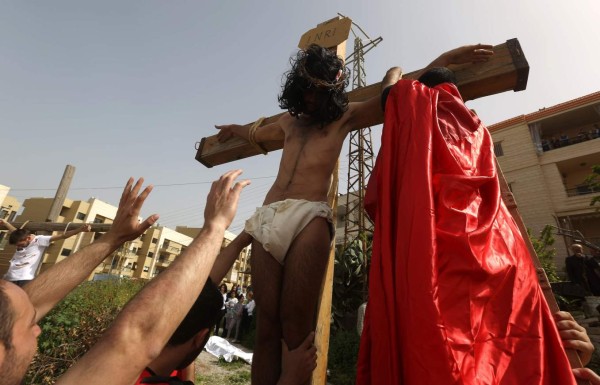 En viacrucis, el Papa clama contra el terrorismo