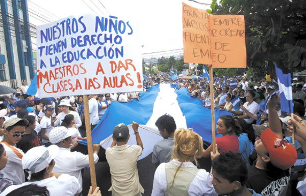 'No a la injerencia; queremos elecciones”