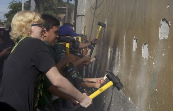 Con jornada de oración inicia demolición del penal de San Pedro Sula