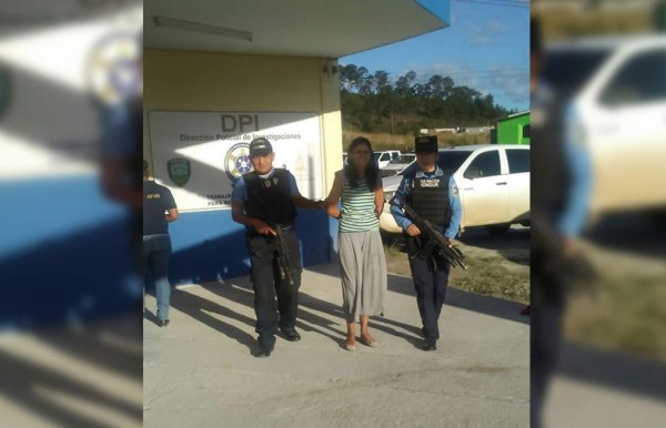 La detienen tras golpear a su madre de 84 años de edad