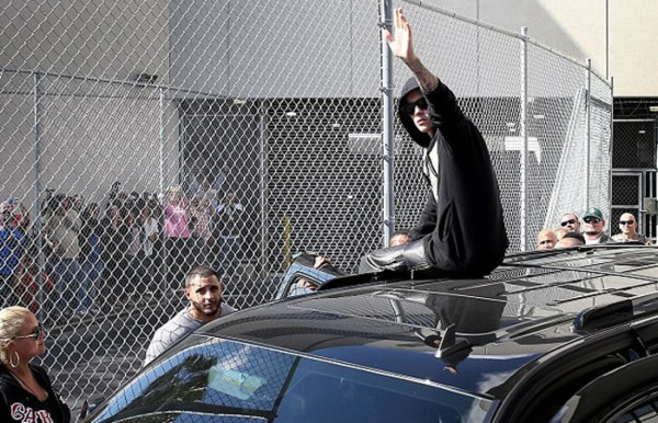 Justin Bieber queda libre tras pagar fianza de 2,500 dólares