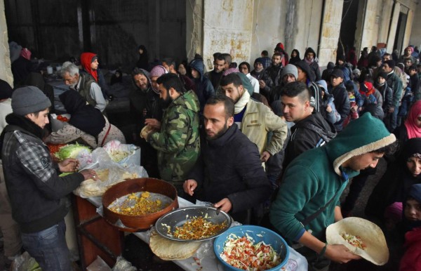 Bombardeos del régimen sirio llenan de cadáveres las calles de Alepo