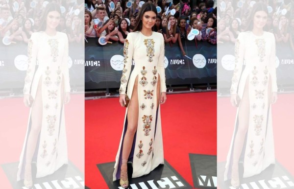 Famosas que muestran de más en la alfombra roja