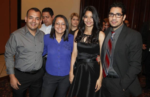 Noche de brindis y recuerdos universitarios