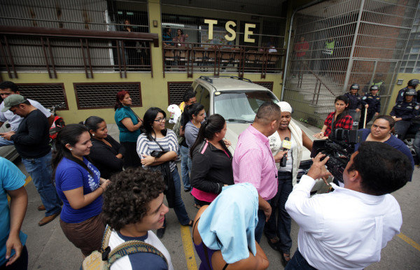 Custodios electorales reclaman pago al TSE