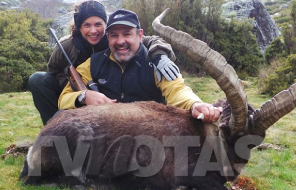 Lucero es criticada por imagen en caza de animales