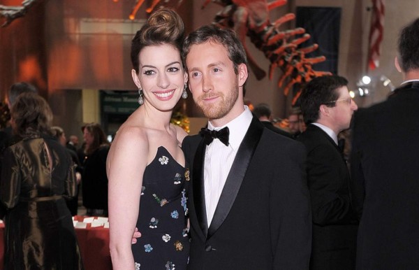 Anne Hathaway dio el primer paso con su ahora esposo