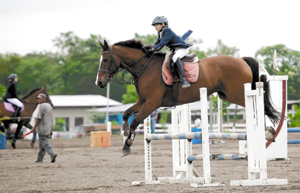 Caballos, amazonas y jinetes en El Carmen