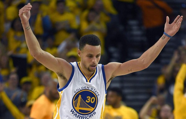 Los Warriors abren playoffs con paliza a los Rockets