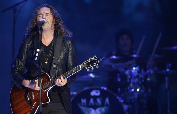 Fher de Maná se cae en pleno concierto