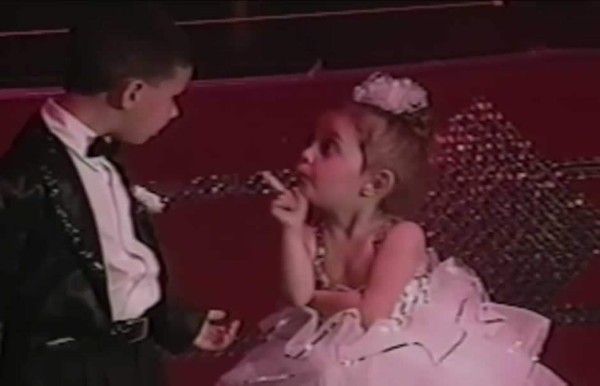 Como toda una diva, niña rechaza a su compañero de baile