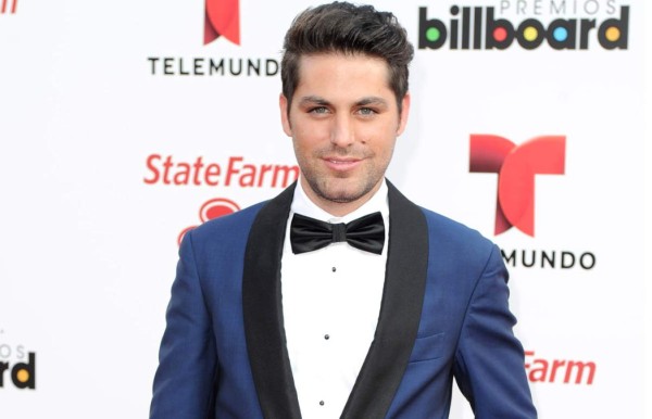 Despiden a Renato López con música y llanto