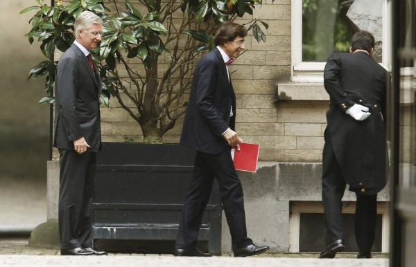 Primer ministro belga presenta al rey dimisión de su gobierno