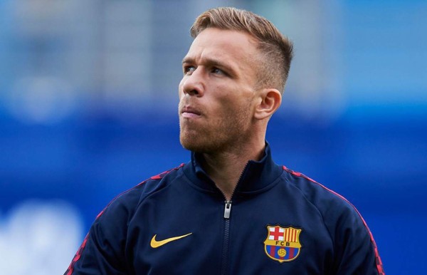 Arthur se declara en rebeldía y le comunica al Barcelona que no desea volver