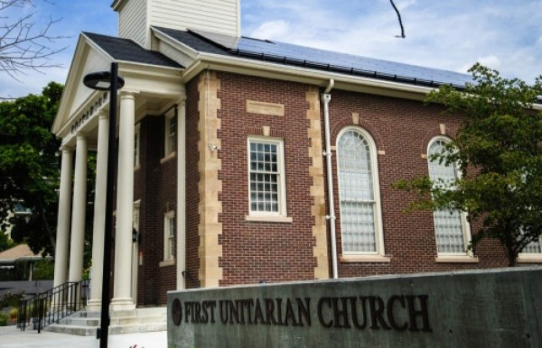 Hondureña con orden de deportación se refugia con sus hijas en iglesia de Utah