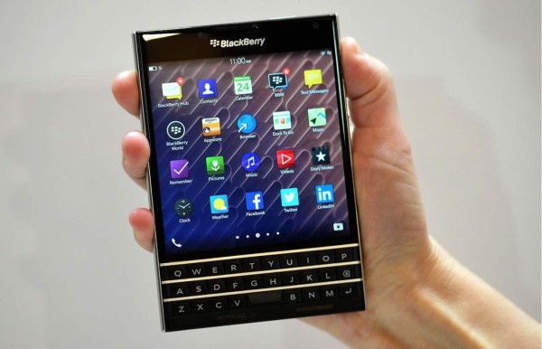BlackBerry lanza un nuevo teléfono de pantalla grande y cuadrada