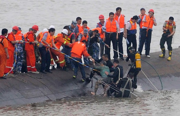Barco naufraga en China con más de 450 pasajeros