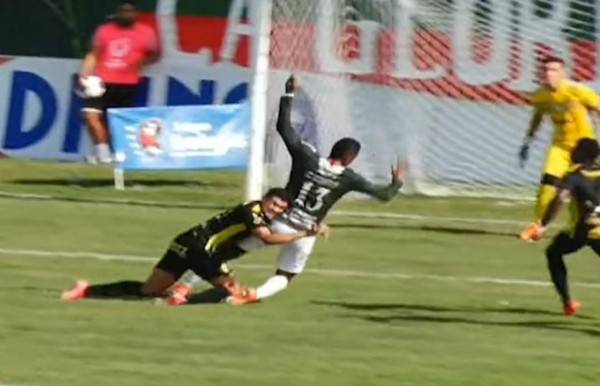 Otro error arbitral: El penal a Costly que no le sancionaron a favor al Marathón ante Real España