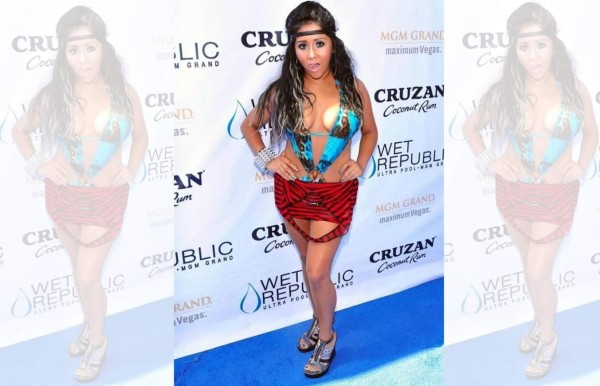 Famosas que muestran de más en la alfombra roja