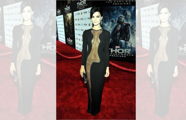 Famosas que muestran de más en la alfombra roja