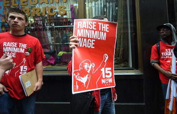Aumentan el salario mínimo en 21 estados de EEUU