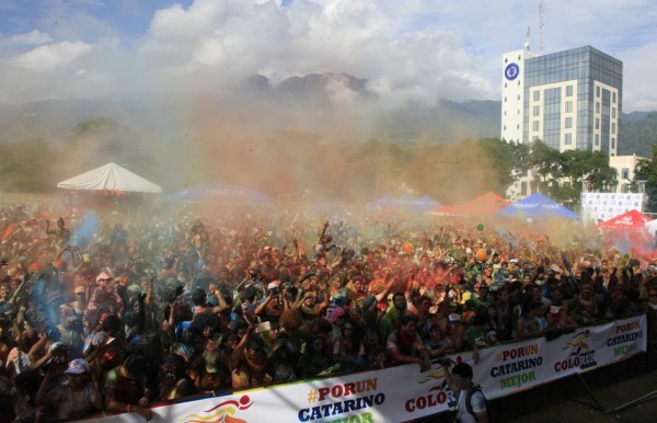 Más de 400 voluntarios colaboran en el Colorun 2014