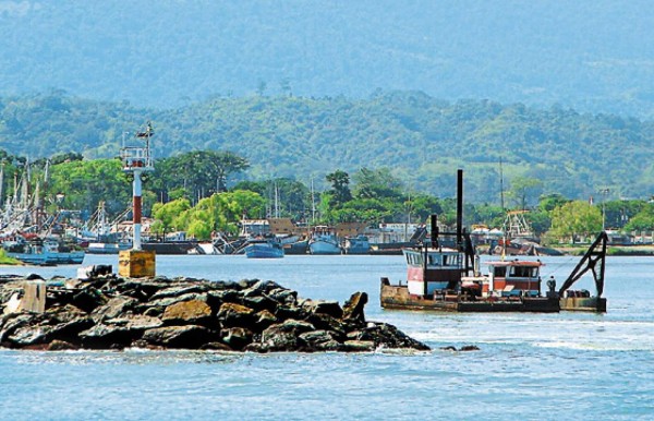 Empresarios de las Islas ofrecen dragar cabotaje