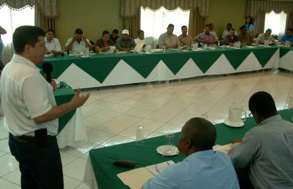 Alcaldes firman convenio para apoyar proyectos de viviendas