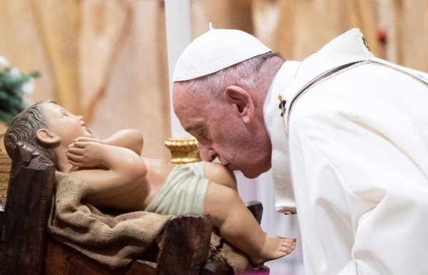 Papa invita en Navidad a amar al prójimo para cambiar el mundo