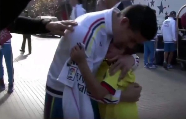 VIDEO: El conmovedor gesto de James con un niño es viral en redes