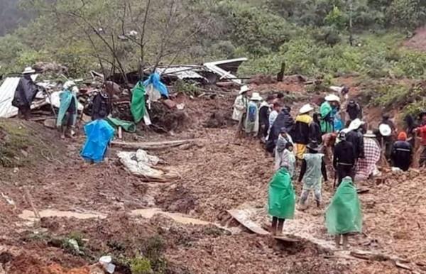 Tragedia: familia muere soterrada en Ocotepeque por lluvias de Eta