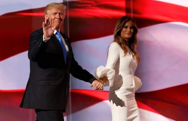 Video: Donald Trump hace nuevo desplante a Melania