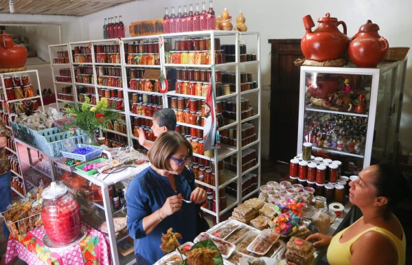Reina de la ruta lenca acariciada por la brisa del parque Celaque