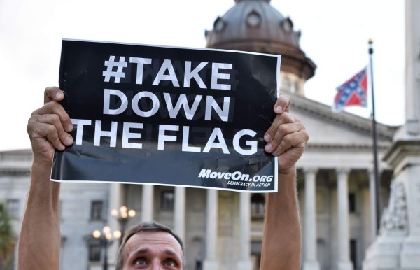 ¿Debe EUA retirar la bandera confederada tras masacre en Charleston?