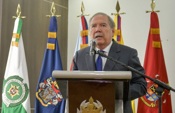 Renuncia ministro Defensa de Colombia tras masacre de 8 menores